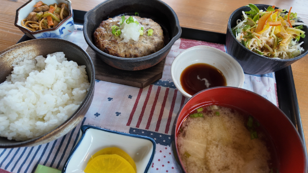 「山くじらハンバーグ」ごはんとお弁当のお店 そら豆